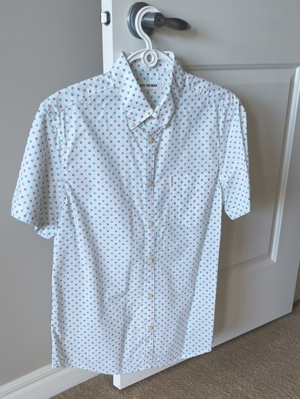 Ben Sherman White Short-Sleeve Button-Down Shirt with Green /Black Dot Print